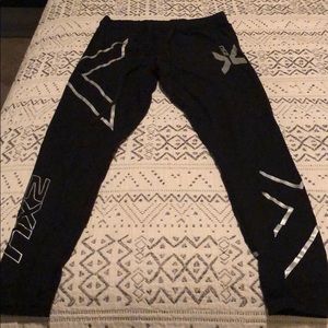 2XU silver compression leggings